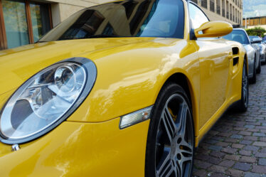 Gul Porsche 911 front